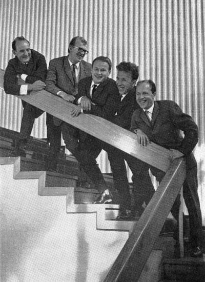 1967. Suurin osa MANOKilaisista oli Suomalaisen teatterin näyttelijöitä. Vasemmalta: Orvo Björninen, Pauli Rinne, Pekka Mikshijev, William Hall ja Viljo Ahvonen